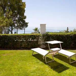 https://frontline-beach-ground-floor-apartment-with-private.1costadelsol.com
